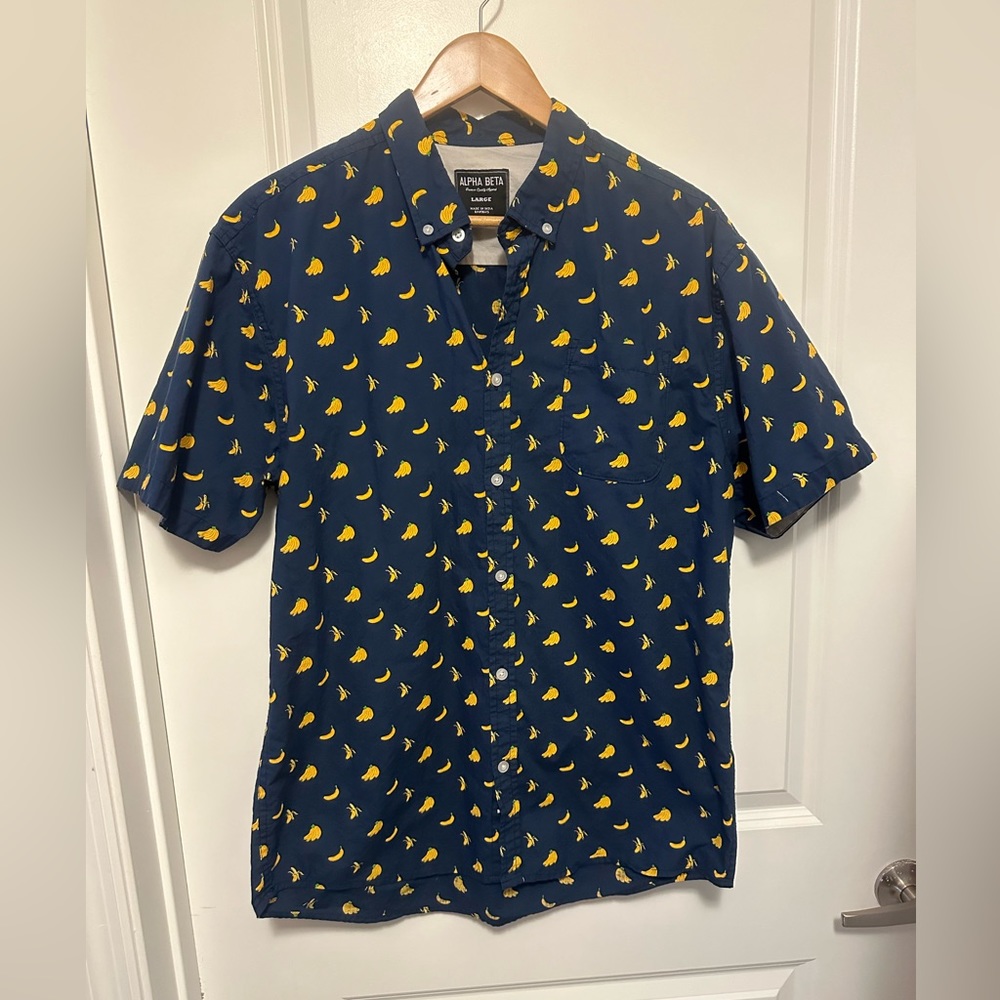 Alpha Beta men’s large banana print button down shirt. Excellent condition